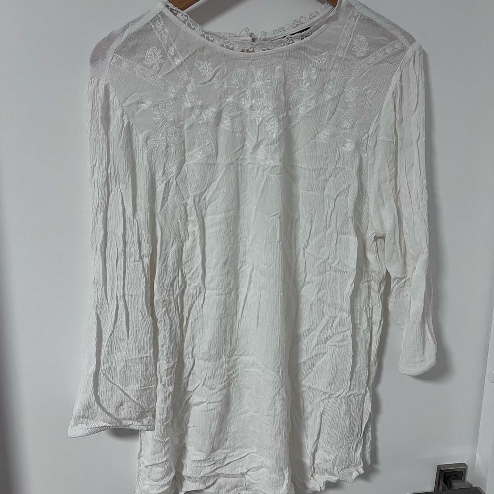 Torrid White Embroidered Women's Top